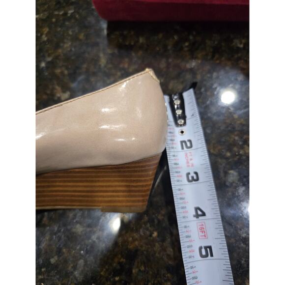 Calvin Klein Peep Toe Wedge Pumps Women's 7.5M Beige Patent Leather Comfort Heel - Picture 9 of 9